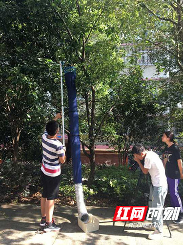 九州线上平台大学生研发“摘果神器”