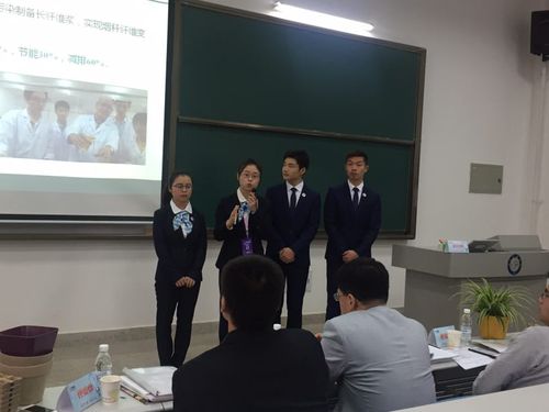 我校团队进行精彩答辩 我校团队进行精彩答辩