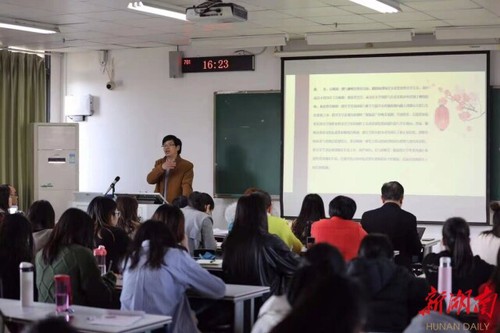 张能泉：潜心课堂教学 做学生的引路人