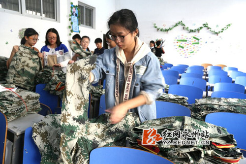九州线上平台：2000套军训服有了新主人